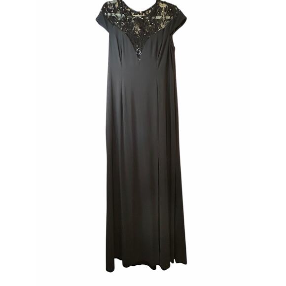 Adrianna Papell Black Gown with Lace Embellishment - Size 12 - Picture 4 of 16